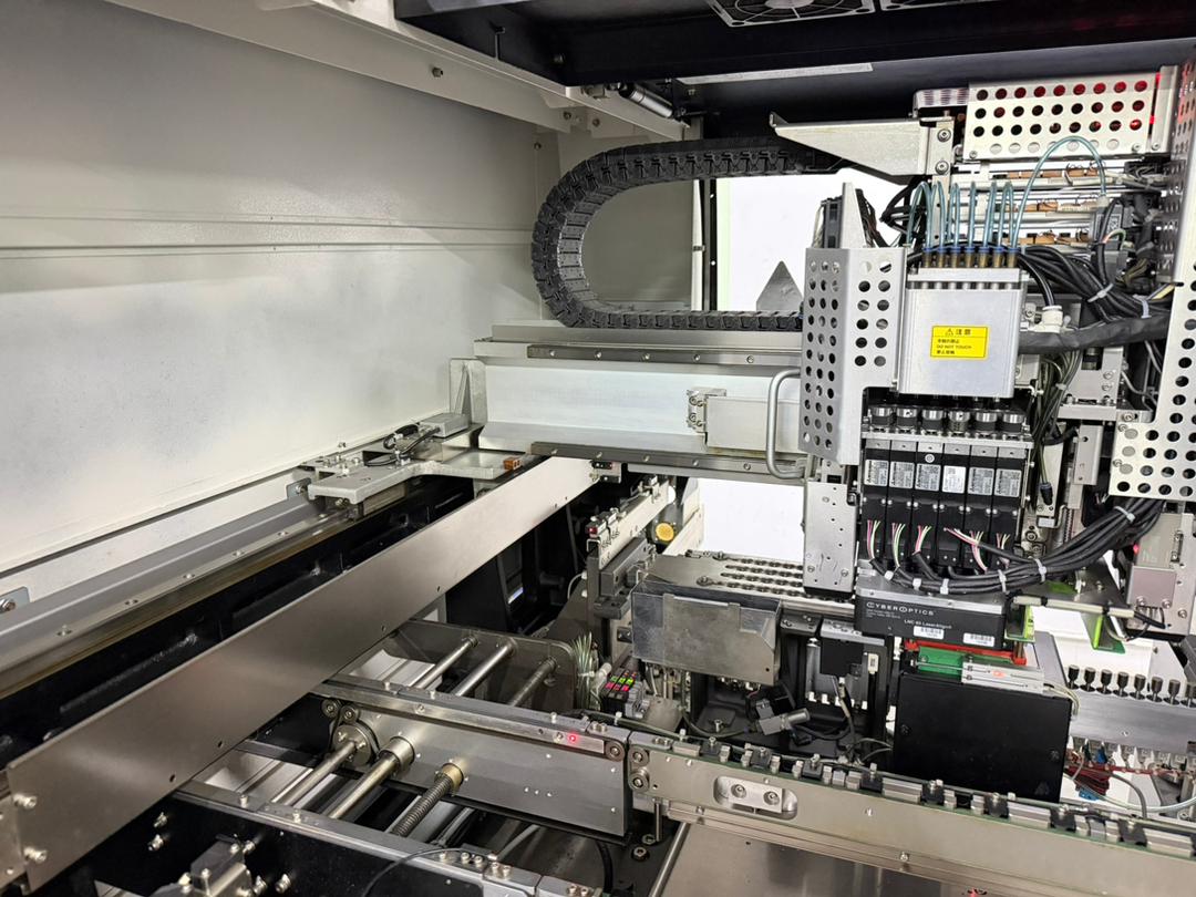 JUKI KE-3020L Fine Pitch placement machine #322-1029 w/ TR6 Tray