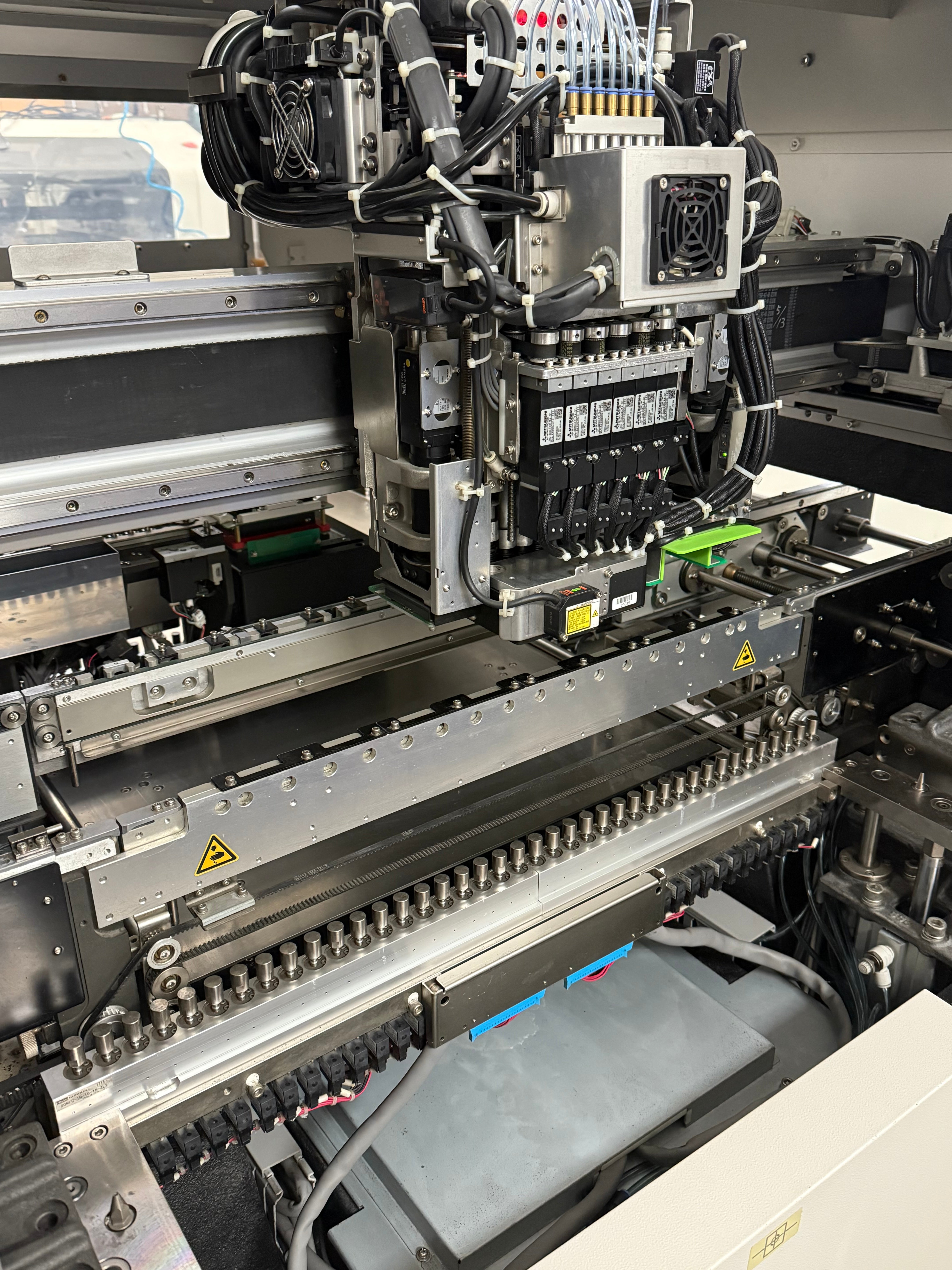 JUKI KE-2080L Fine Pitch Pick and Place 2014 w/ Trolley F&R # 284-E2416