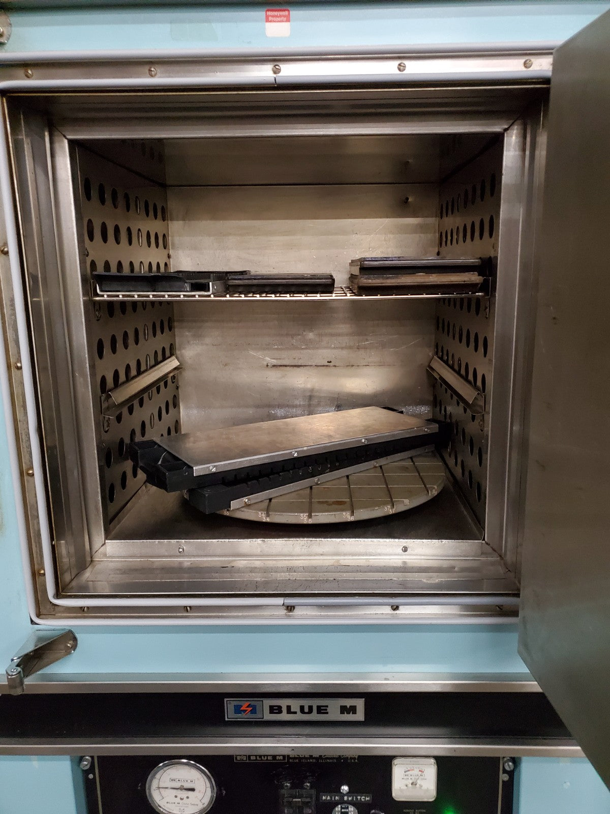 Blue M POM-260B-1 Bake Oven 18x20x20" Max Temp 343c, Serial # P14-4450