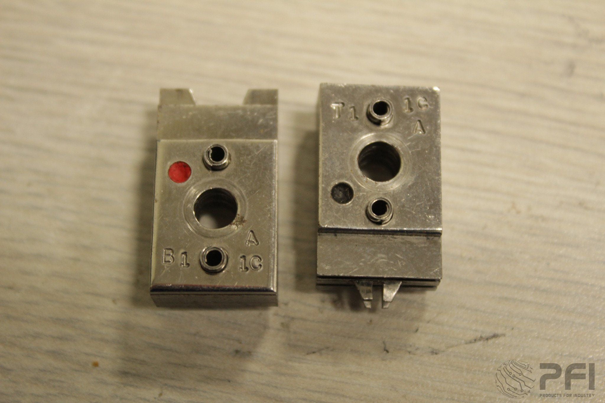 GPD 905-1CA Cut-bend, TO92 Lock-in outside 2 leads for .030 hole