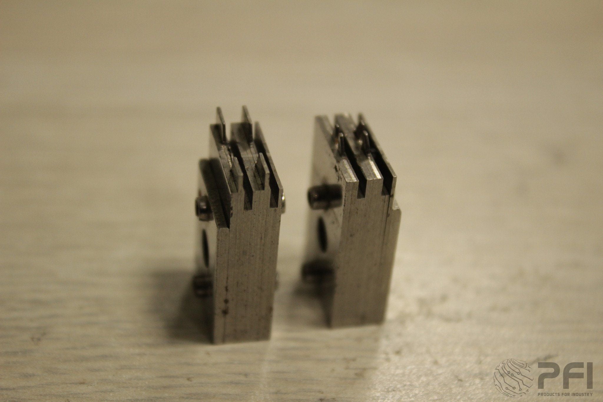 GPD 905-1CA Cut-bend, TO92 Lock-in outside 2 leads for .030 hole