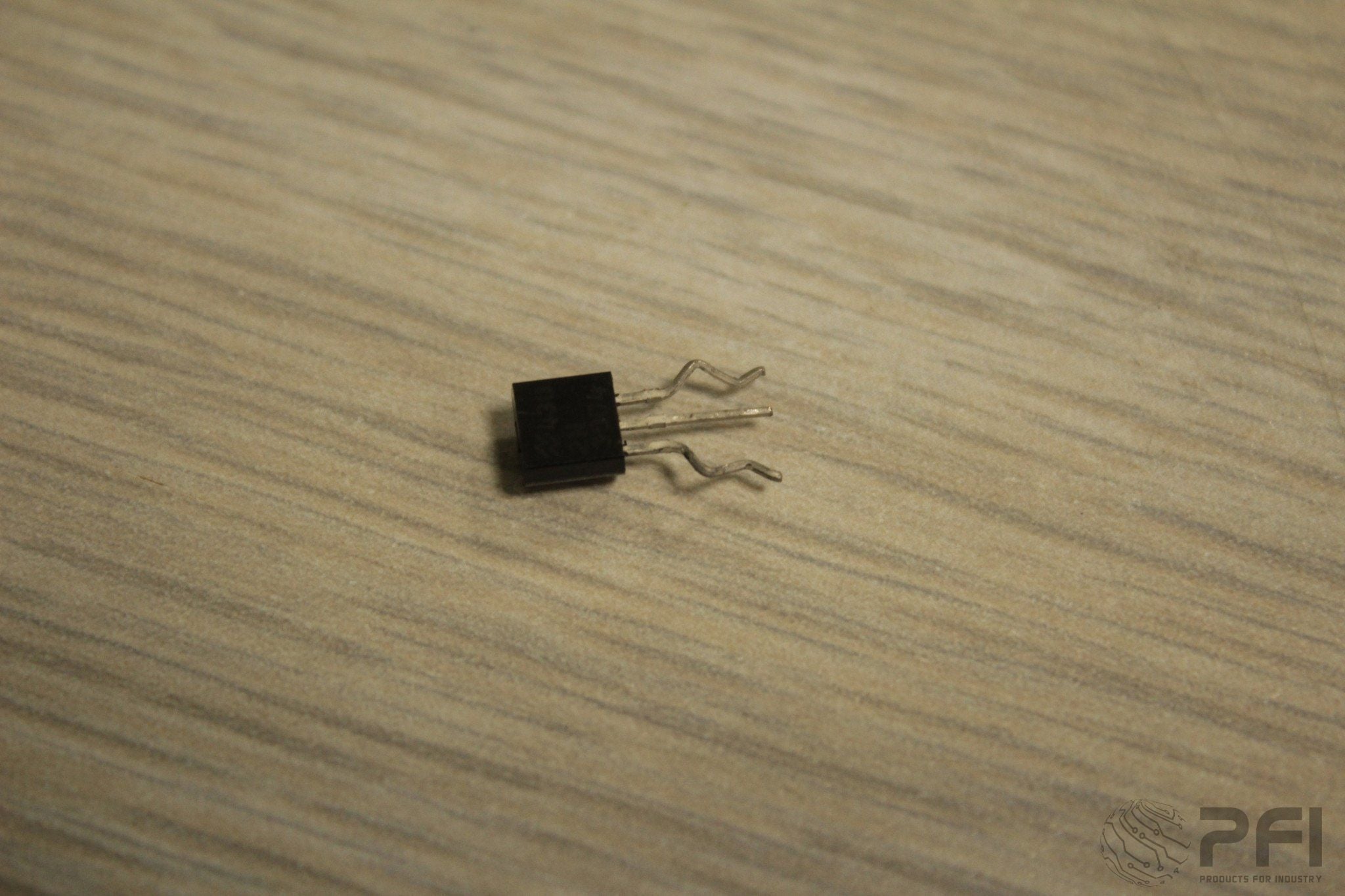 GPD 905-1J1 Cut-bend, TO92 .050-.100, center lead out .050