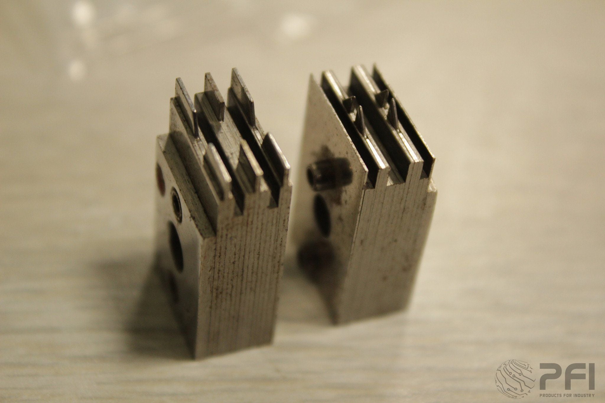 GPD 905-1L1 Cut-bend, TO92 Spreads outside, center lead .100 out