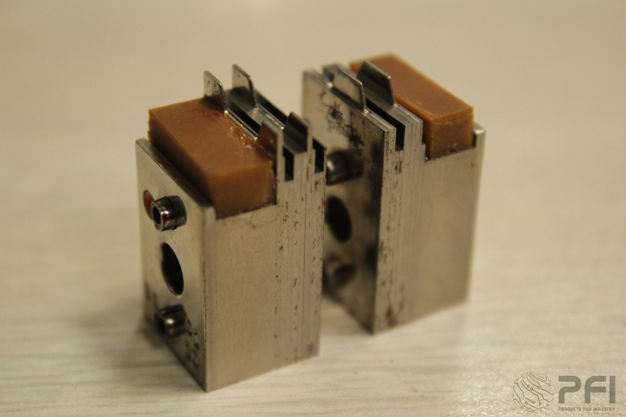 GPD 905-10D1 Stand off Lock-in for .250 span .030-.040 lead diameter