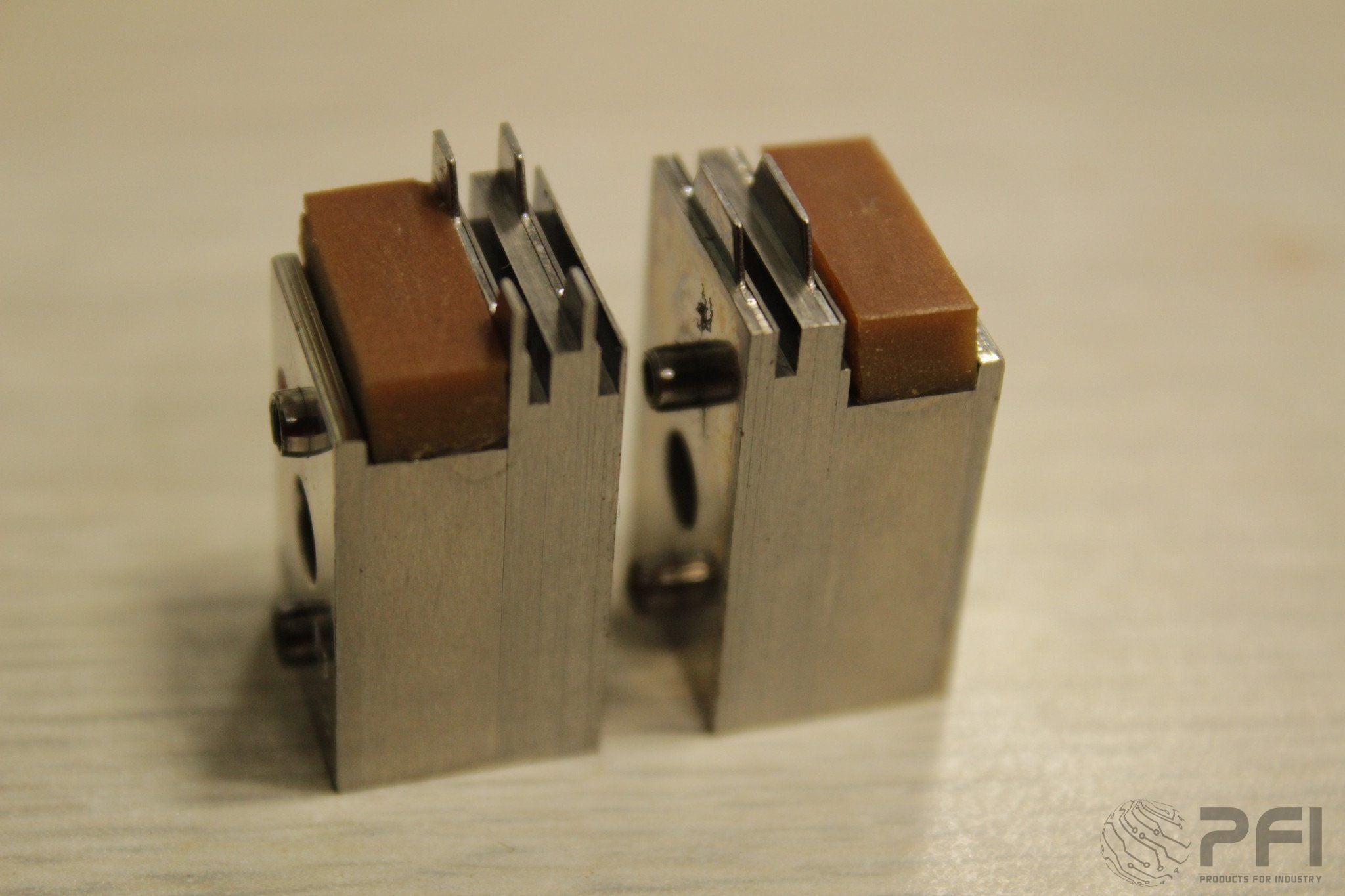 GPD 905-10E1 Stand off Lock-in for .300 span, .030-.040 lead diamter