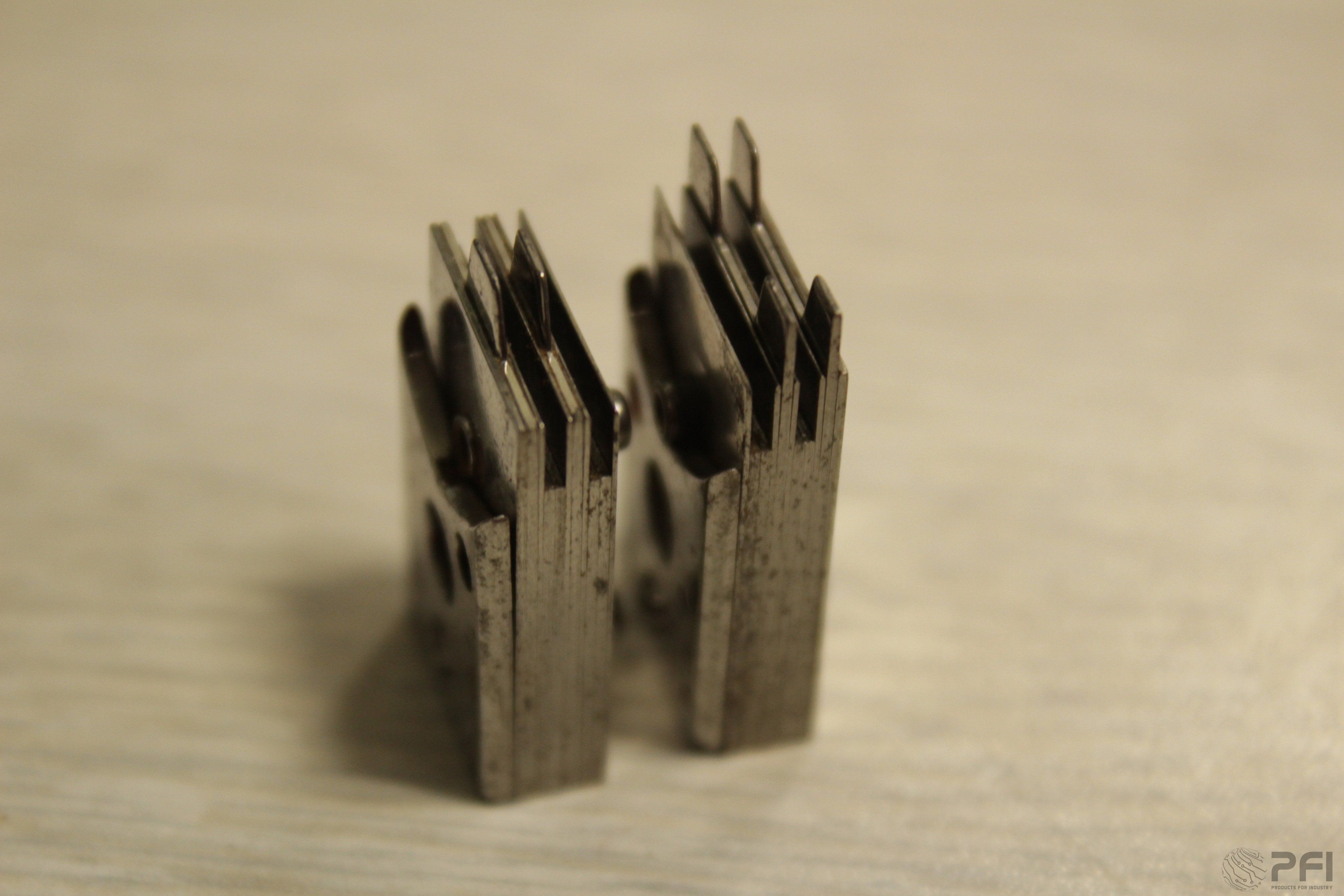 GPD 905-11B25B Flush mount lock-in for .250 span, .025-.035 lead diameter