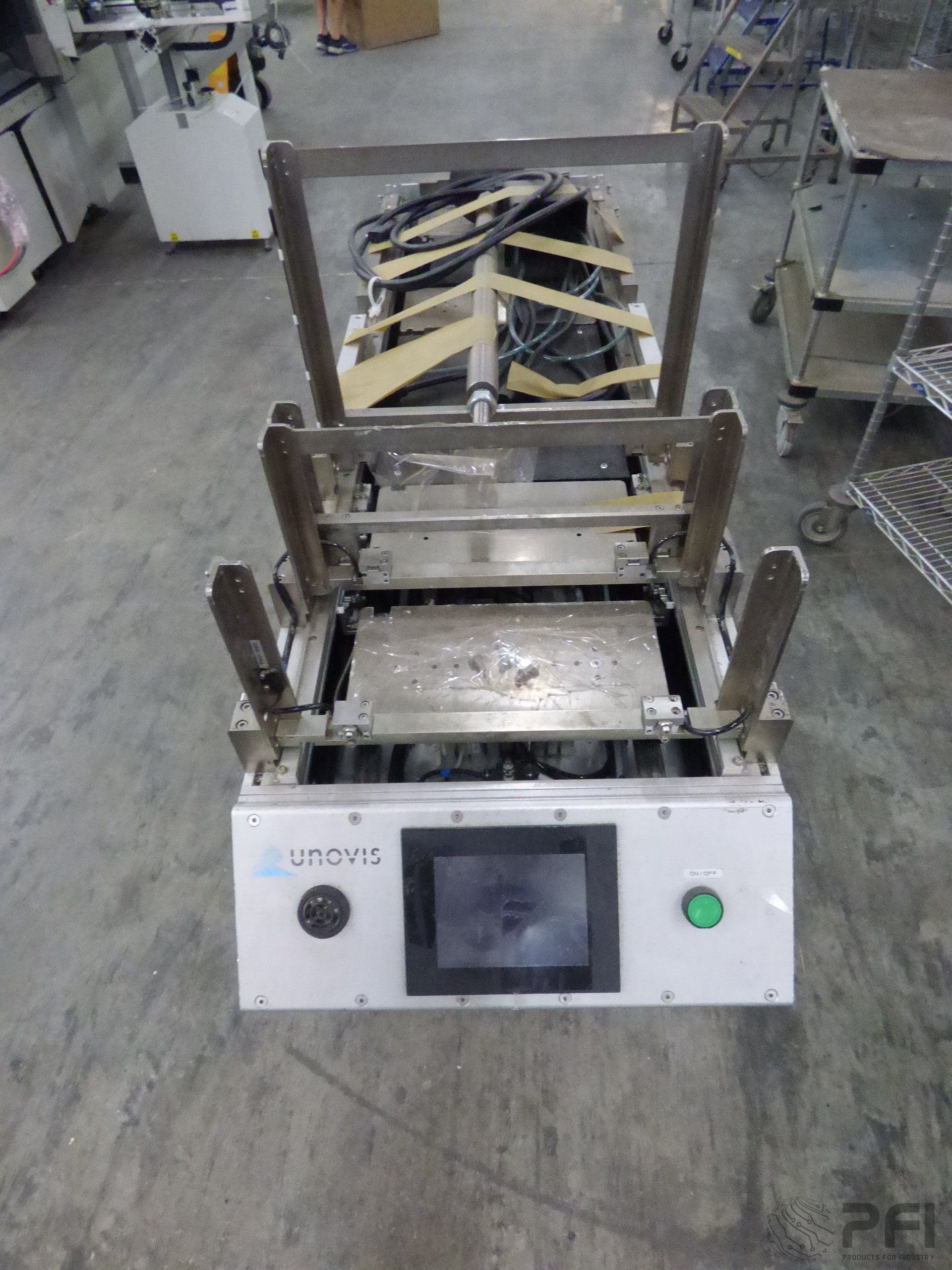 UNOVIS Universal Genesis Advantis Matrix tray feeder / server